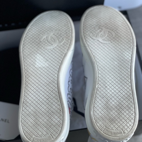 Chanel X Pharrell 19D White Graffiti CC Low Top Lace Up Flat Trainer Sneaker - Picture 3 of 5